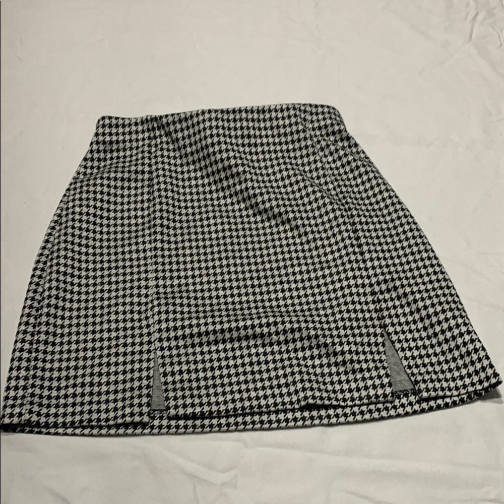 H&M Black and White Mini A-Line Skirt with Slit